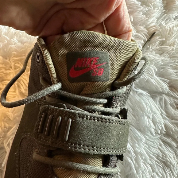 Nike SB TRAINERENDER Men's Size 10 Sneakers 616575-326 Khaki Olive Crimson Shoes - Picture 6 of 10